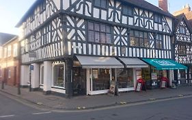 Central Stratford, 3 Bedrooms, Sleeps 6, Easy Walk To Town, Parking, Self Catering, Great View